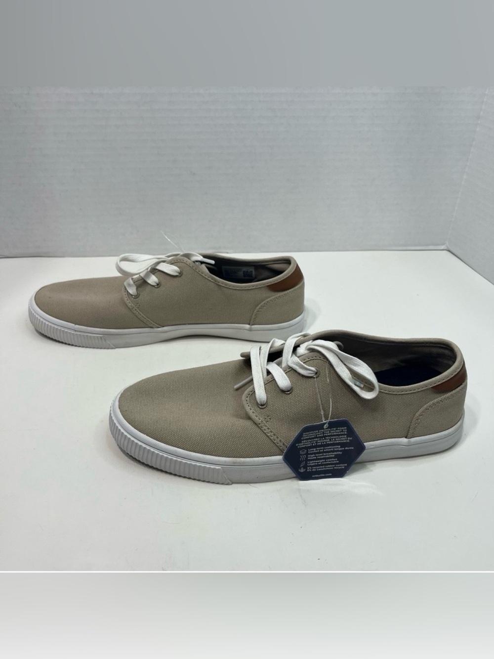 TOMS Ortholite canvas shoes Men’s size 8.5 NWT